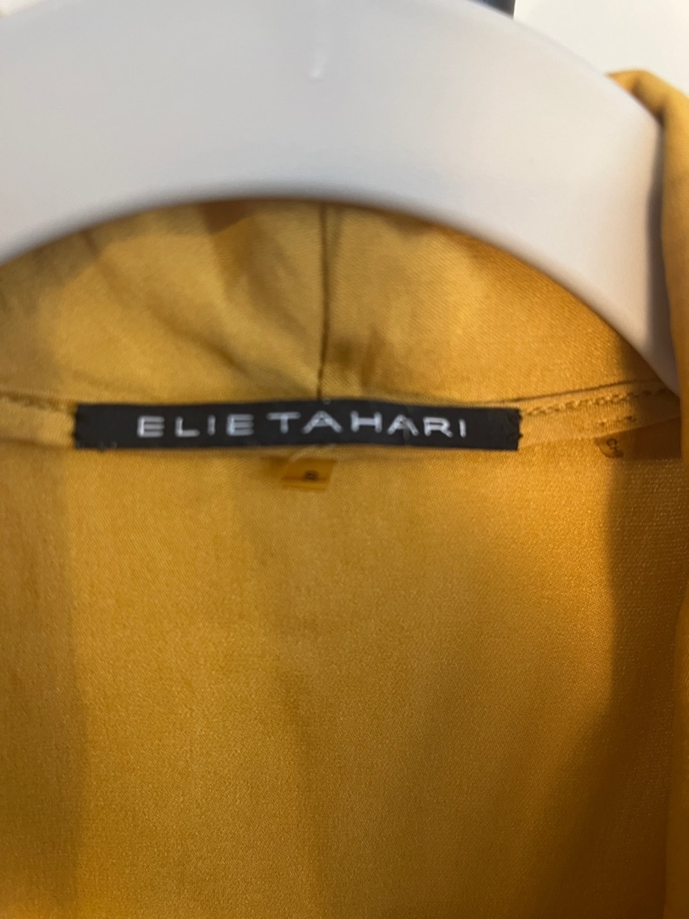 Elie Tahari SILK SATIN BLOUSE Sleeveless Ruffle V Neck Yellow Gold Size Small - Picture 4 of 5